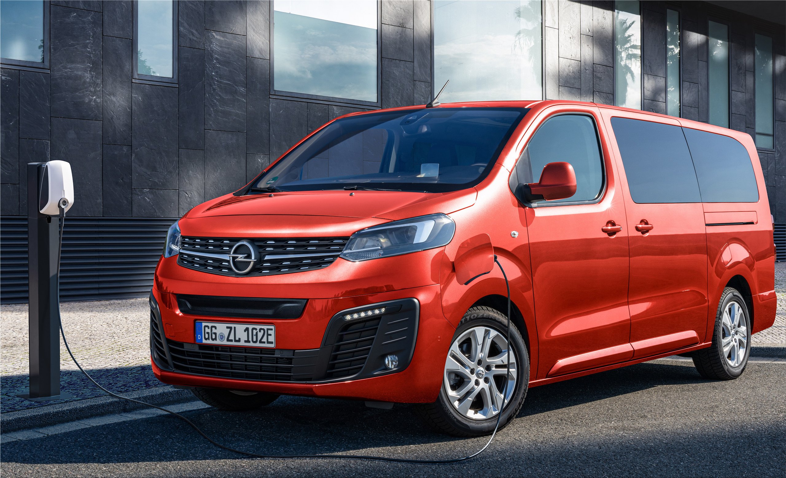 The new Opel Zafira-e Life with 136hp and a range of up to 330