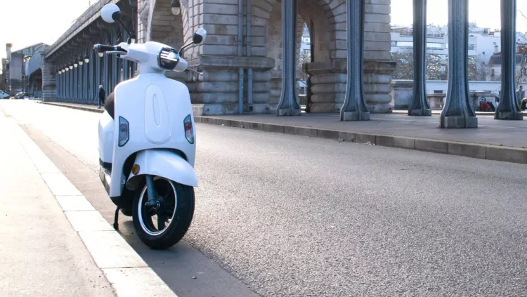 Mob-ion AM1 electric scooter