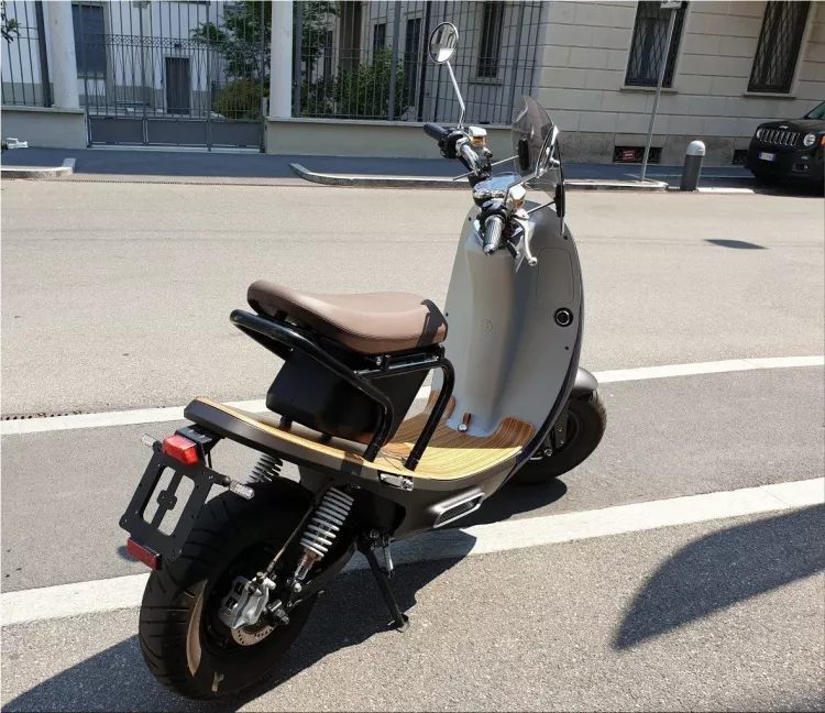 NITO NES 10 electric scooter