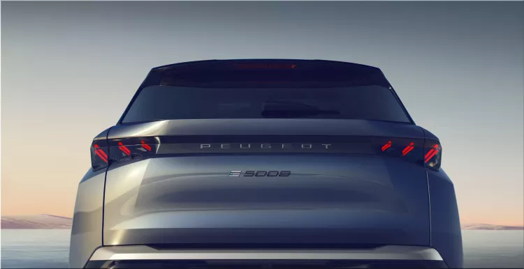 2024 Peugeot e-5008