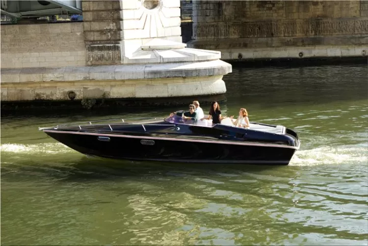 Black Swan - electric passenger boat